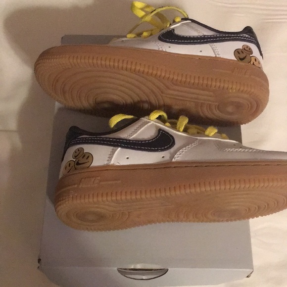 Air Force 1 white leather black swoosh rubber sole worn once in box . - Picture 4 of 8